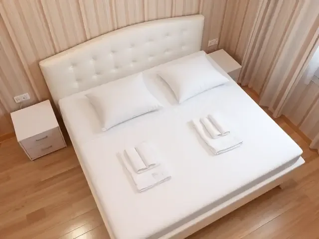 Двухкомнатный на первом этаже